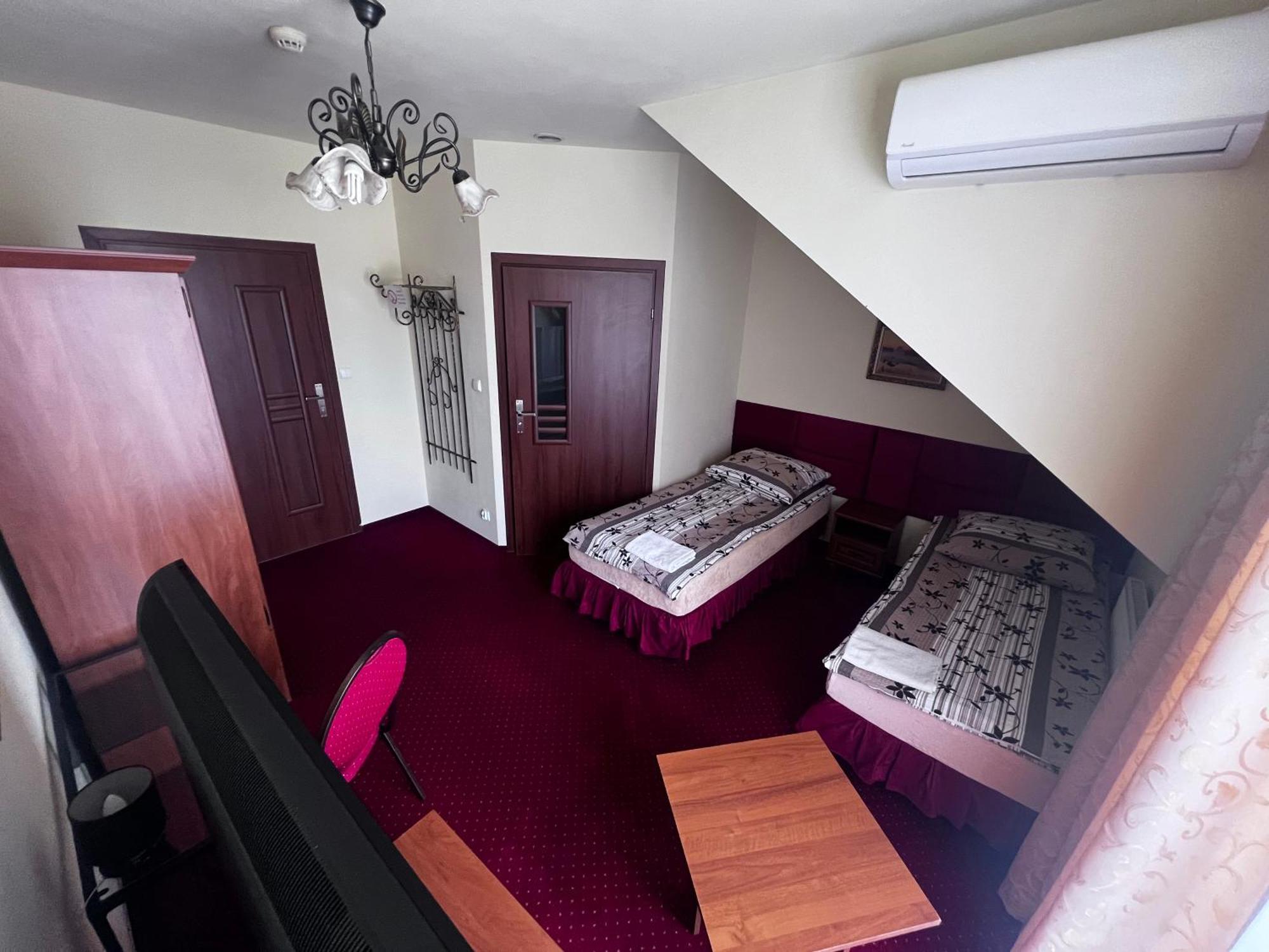 Zajazd Skorpion B&B 오시비엥침 외부 사진